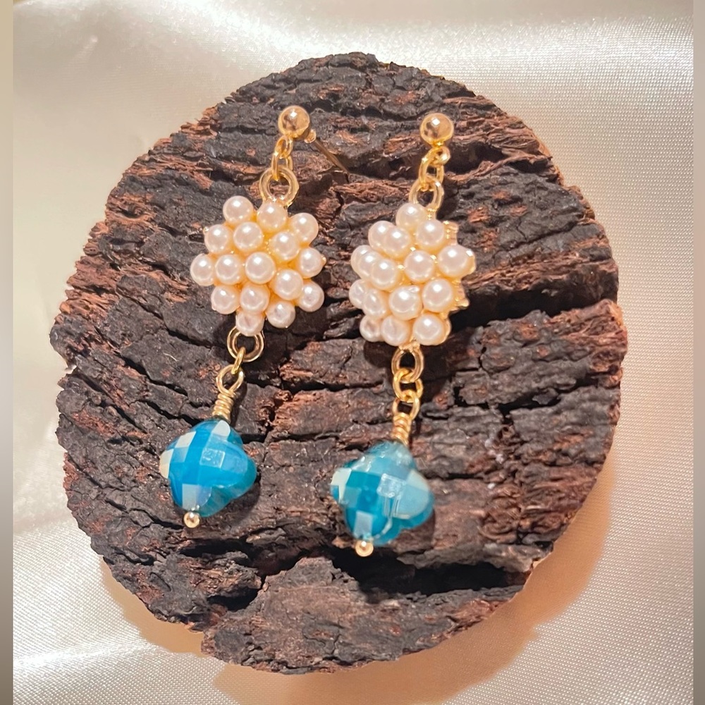 Mini Pearls Flower with Glass Blue Cross